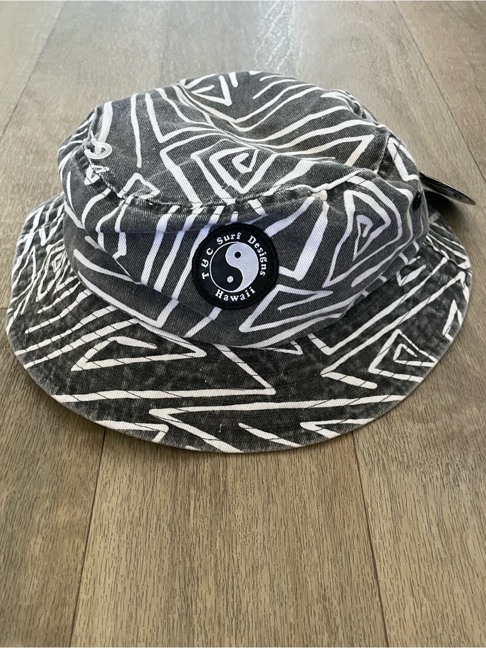 NWT SURF BUCKET HAT